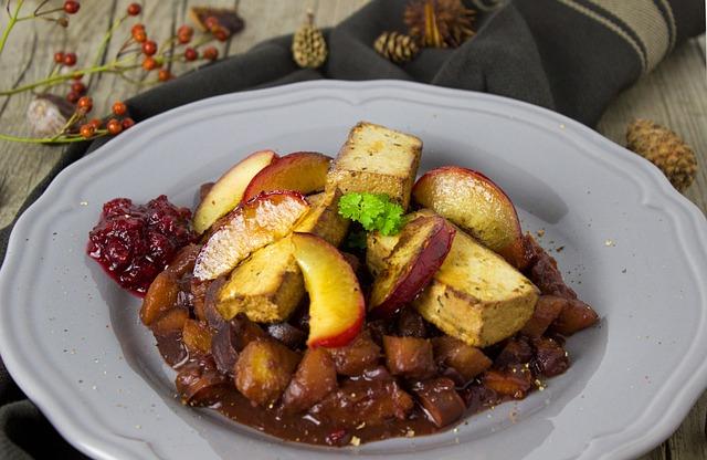 The Perfect Pairing: Serving Cranberry Sauce with Thanksgiving Turkey