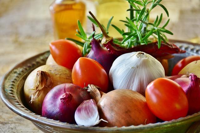Understanding the Difference: Vinegar as a Condiment and Dressing
