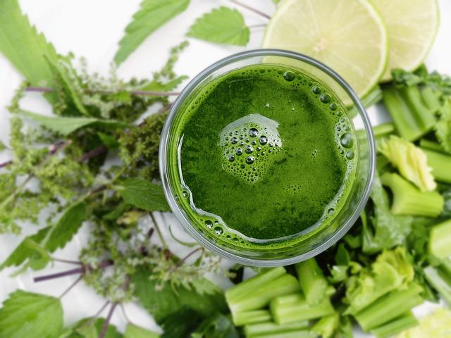 Heading 1: What is a Detox Island Green Smoothie?