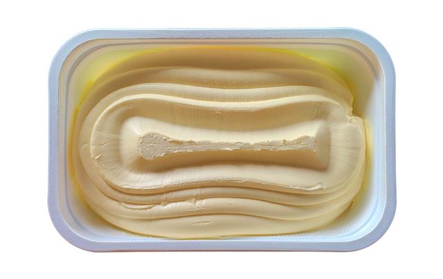 Butter or Condiment? The Surprising Truth About Margarine 3 - Margarine vs. Butter: Nutritional Comparison and Health Implications