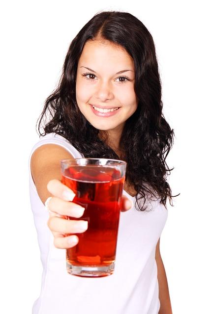 Tips for incorporating cranberry juice and apple cider vinegar into your daily routine